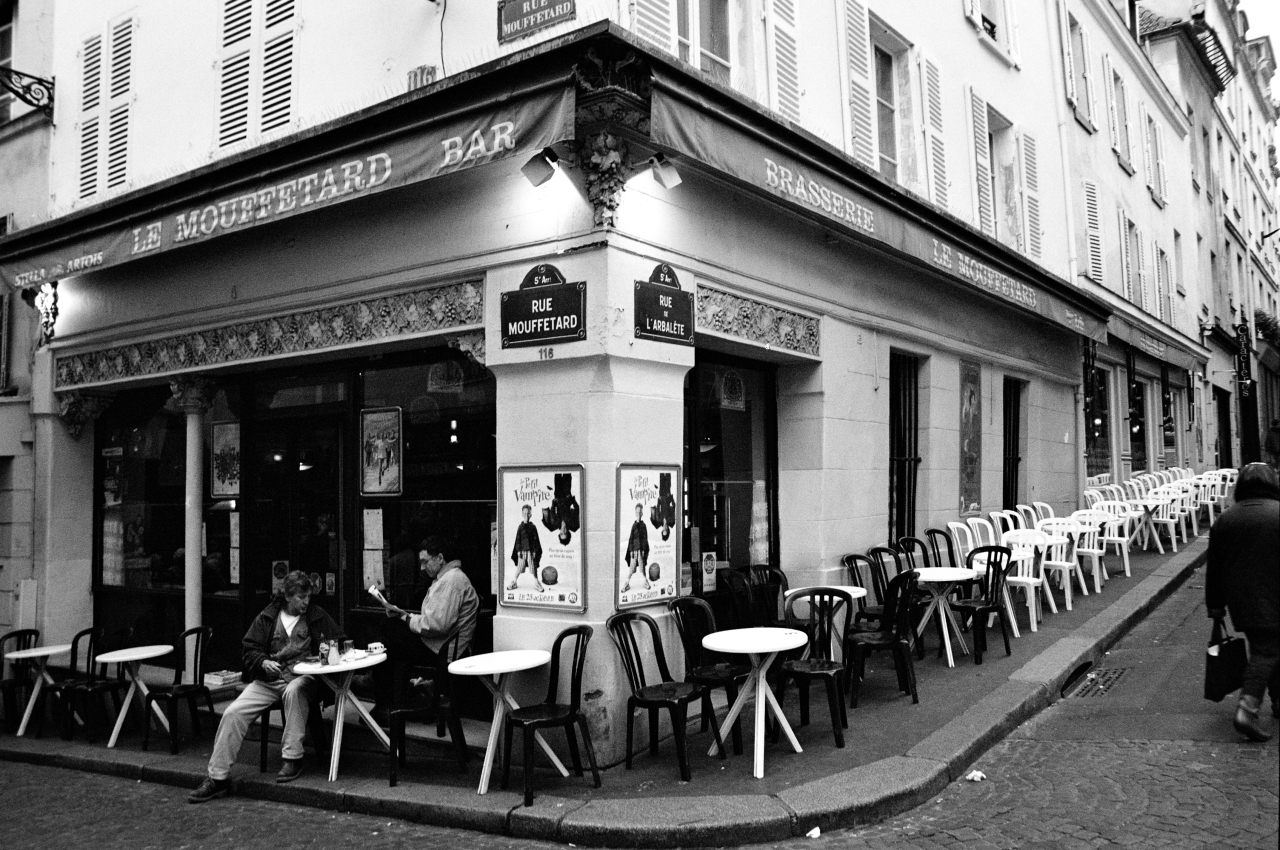 Le mouffetard bar on Rue Mouffetard, home to one of Paris's many markets.© 2007 Nick Katin