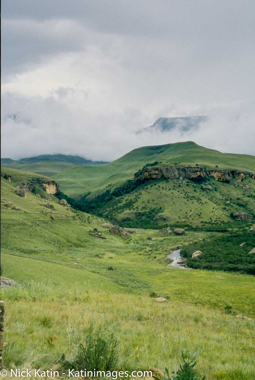 Lying at the southern end of the central Drakensberg Giant’s Castle, which gets its name from the outline of the peaks and escarpment that combine to resemble the profile of a sleeping giant, is essentially a grassy plateau that nestles among the deep valleys of this part of the Drakensberg.
